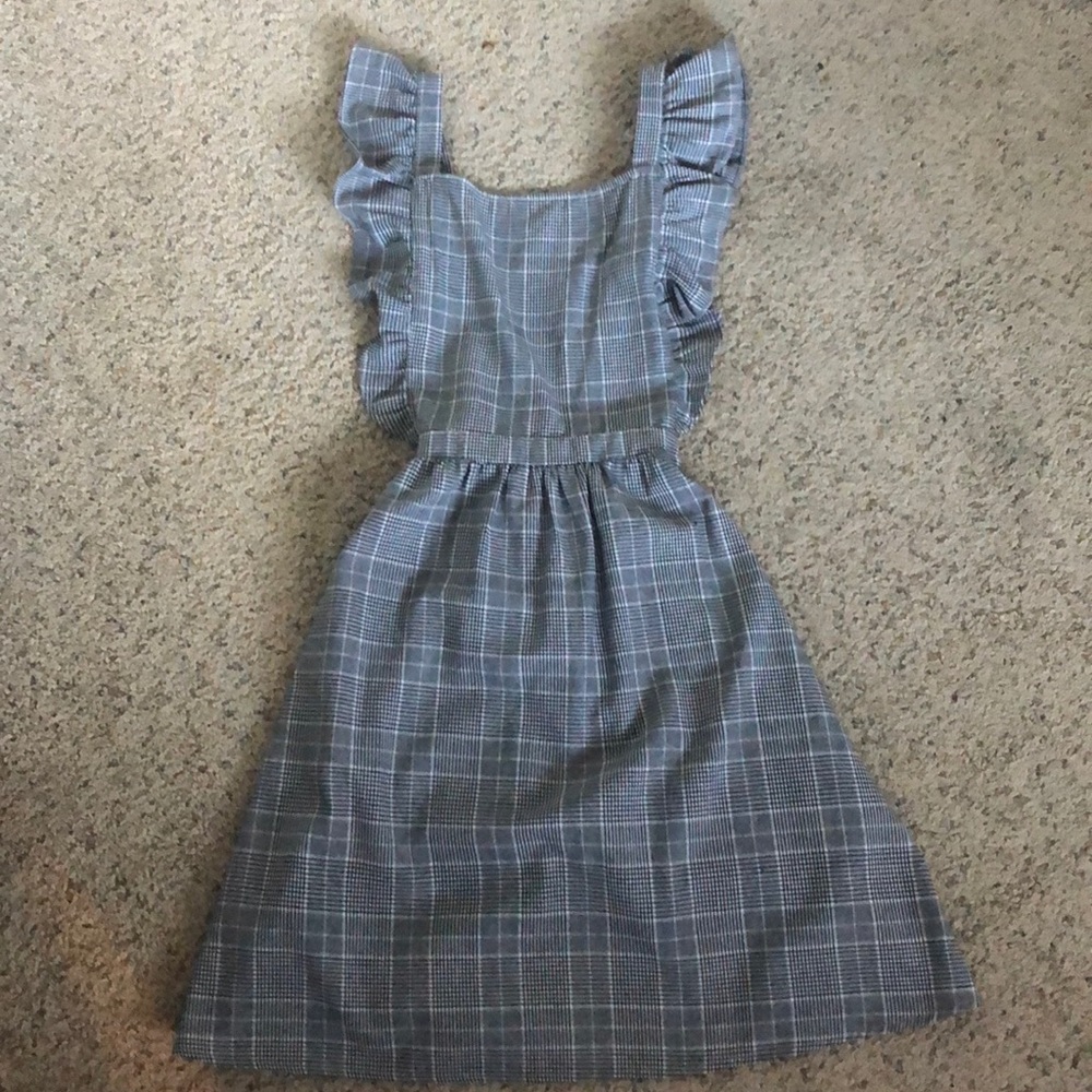 Plaid apron dress, with cross back and frills